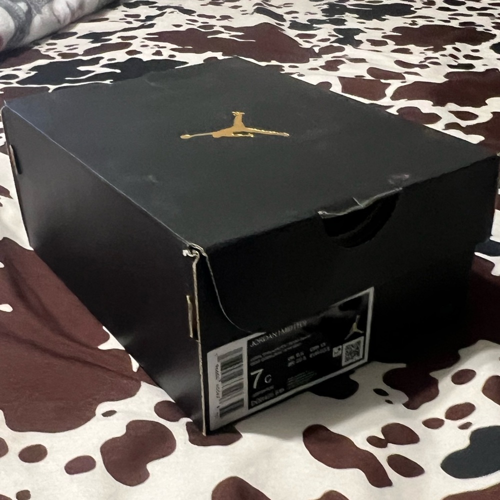 Light pink and white Nike toddler shoes box included